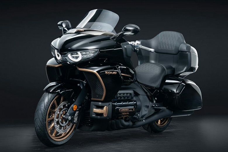 На замену Honda Gold Wing. Great Wall Souo &mdash; первый в мире мотоцикл с горизонтально-оппозитным&nbsp;8-цилиндровым&nbsp;мотором &mdash; может официально появиться в России